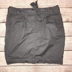 🤑LOFT - Size 2 - Midi Skirt